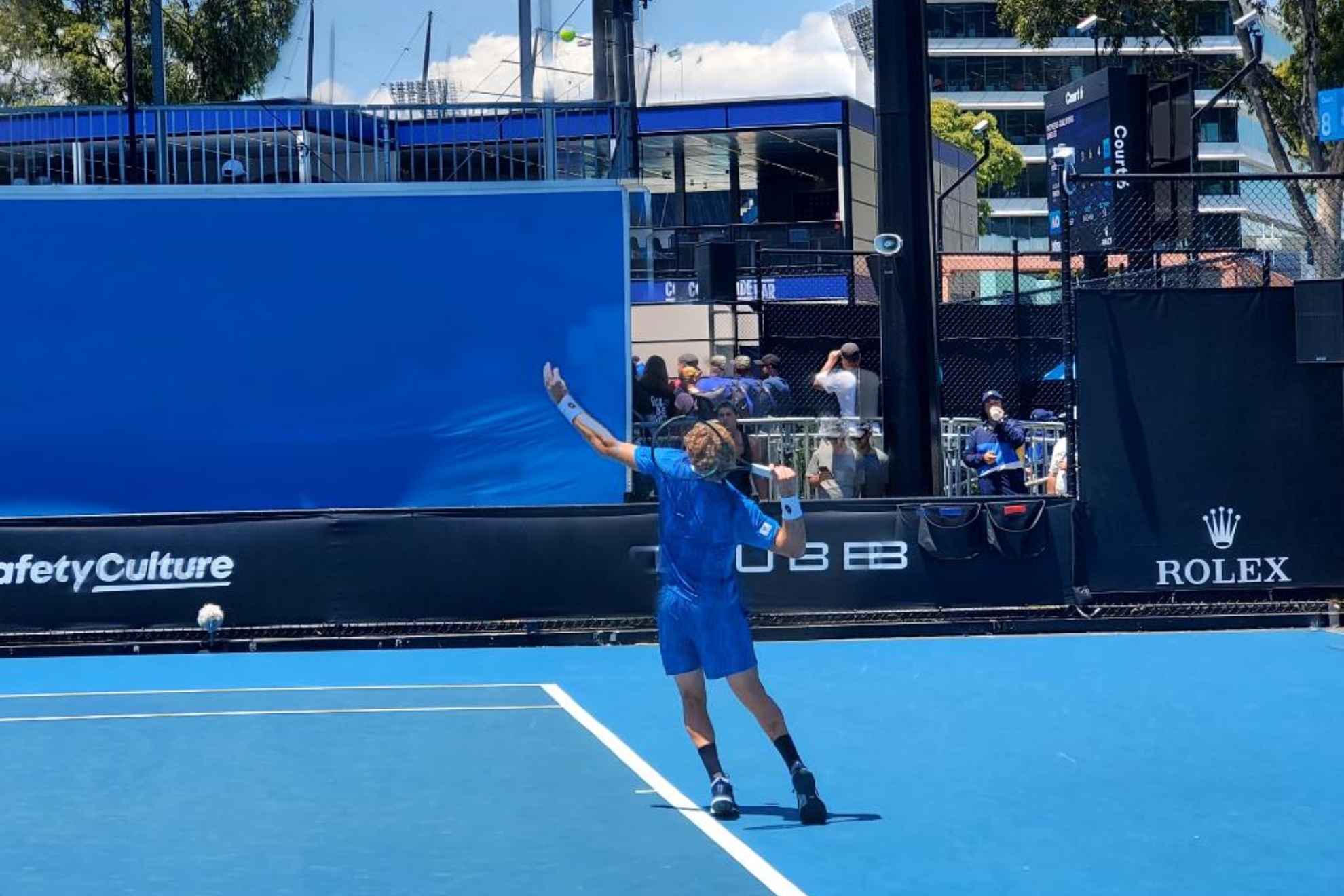 无数年轻球 无数年轻球