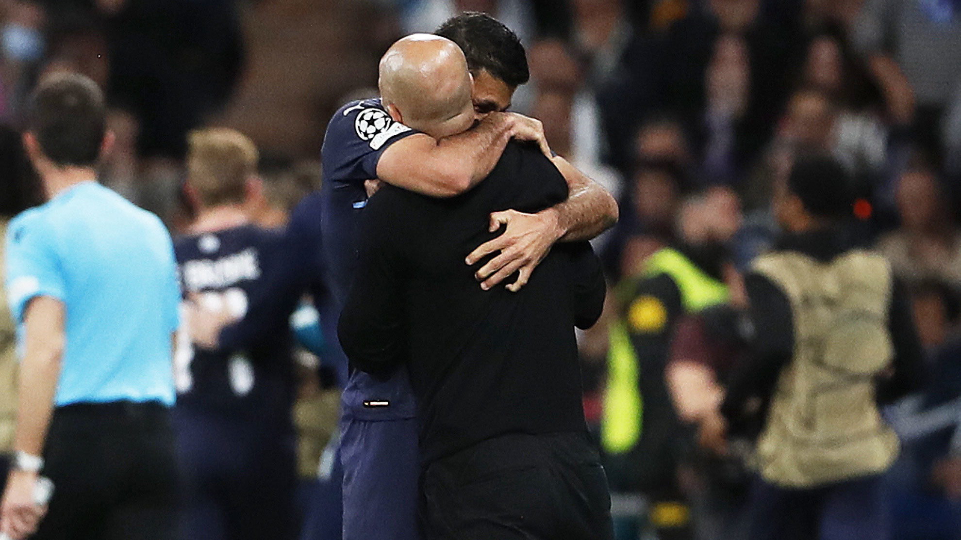 他在场上 他在场上